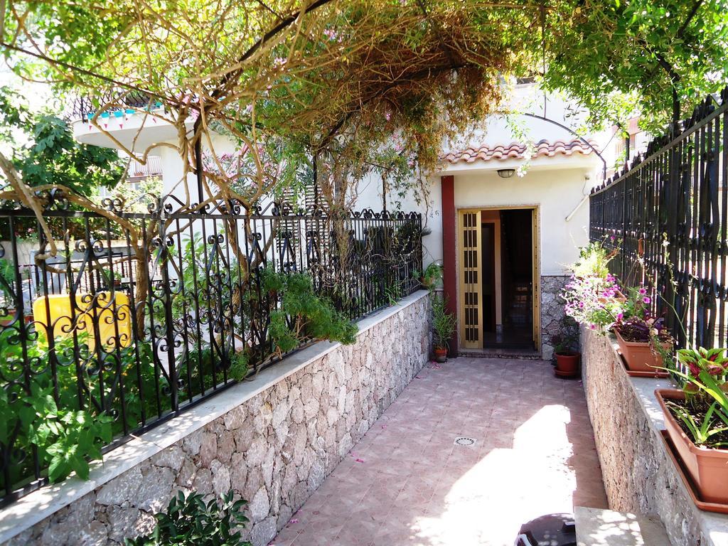 Ciuscia Bed & Breakfast Calatabiano Exterior photo